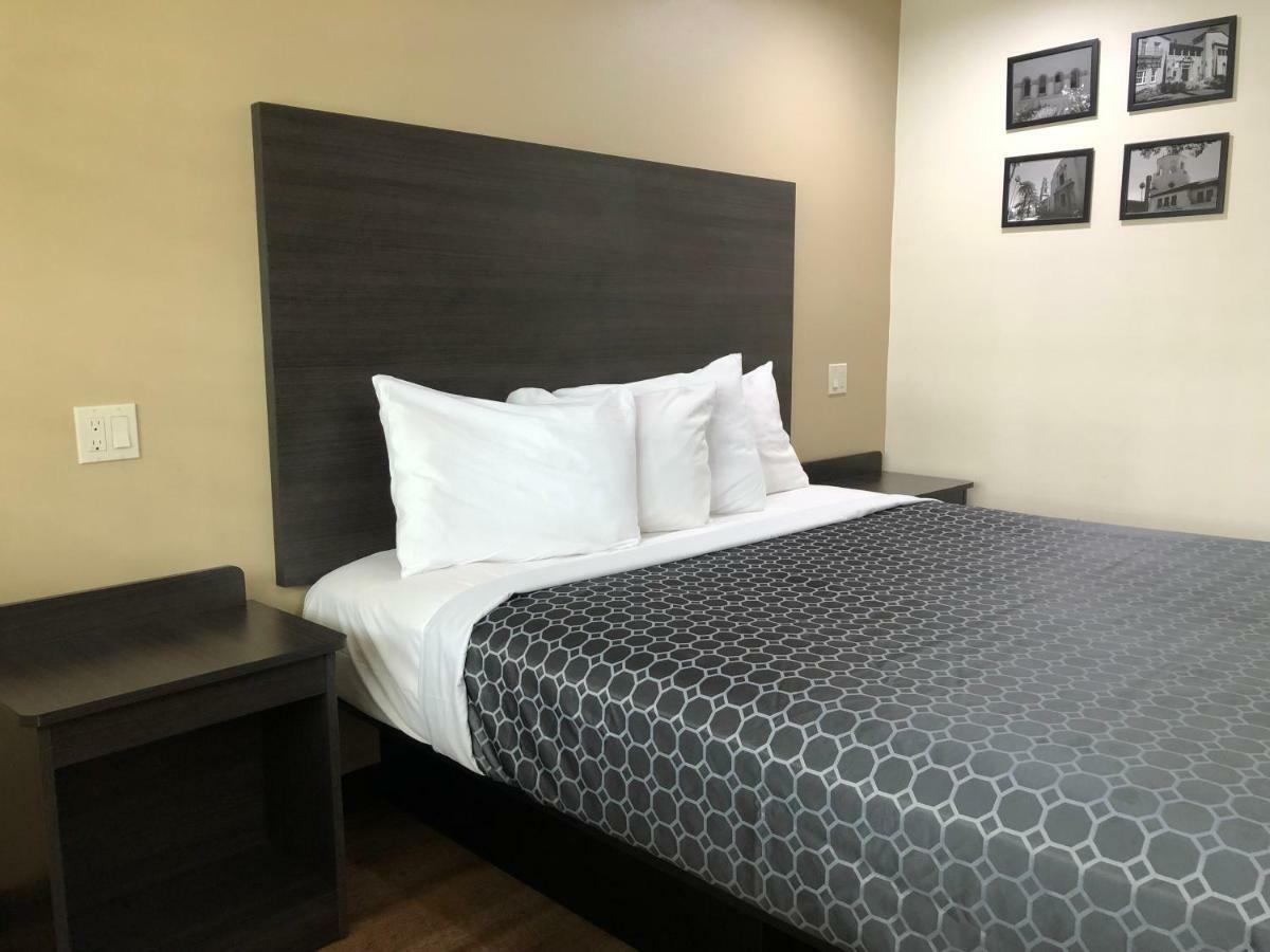 Simply Home Inn & Suites - Riverside Εξωτερικό φωτογραφία